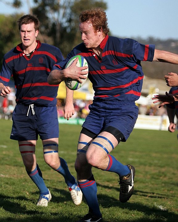Simon Burmester running with the ball